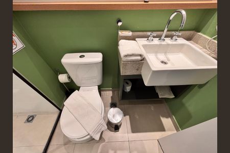 Studio para alugar com 27m², 1 quarto e sem vaga Studio para alugar com 27m², 1 quarto e sem vagaBanheiro