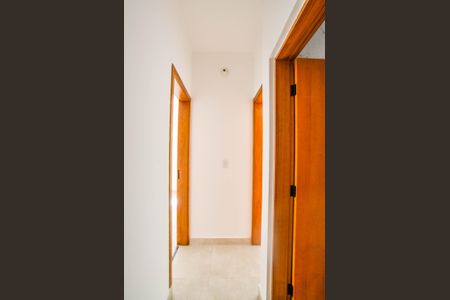 Corredor de apartamento para alugar com 2 quartos, 43m² em Jardim Rina, Santo André