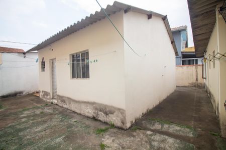 Casa à venda com 260m², 2 quartos e 4 vagas Casa à venda com 260m², 2 quartos e 4 vagasFachada - Casa 3