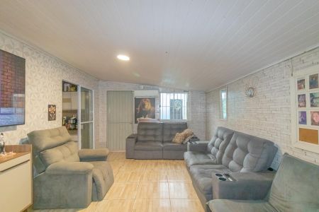 Casa à venda com 3 quartos, 200m² em Guajuviras, Canoas