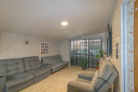 Casa à venda com 3 quartos, 200m² em Guajuviras, Canoas