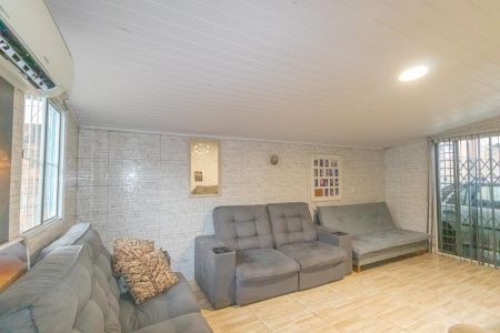 Casa à venda com 3 quartos, 200m² em Guajuviras, Canoas