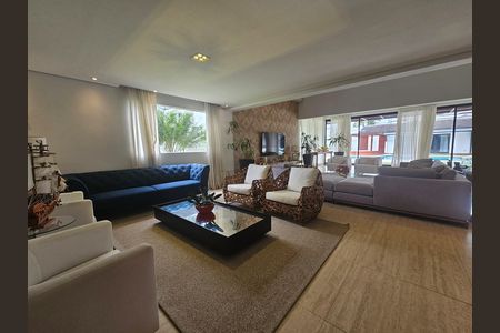 Casa para alugar com 442m², 4 quartos e 1 vaga