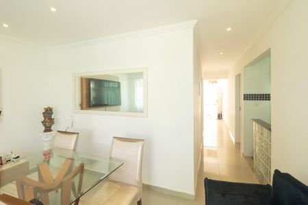 Casa para alugar com 200m², 3 quartos e 2 vagas Casa para alugar com 200m², 3 quartos e 2 vagasSala