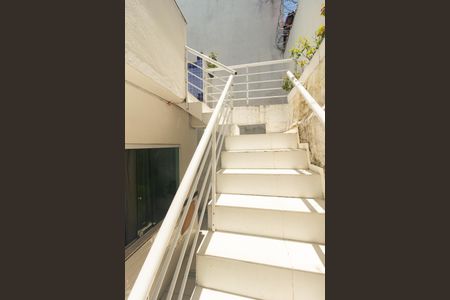 Casa para alugar com 200m², 3 quartos e 2 vagas Casa para alugar com 200m², 3 quartos e 2 vagasEscada