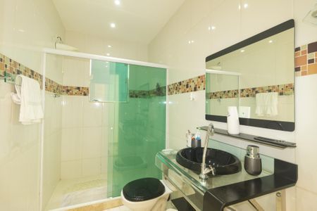 Casa para alugar com 200m², 3 quartos e 2 vagas Casa para alugar com 200m², 3 quartos e 2 vagasBanheiro Social 1