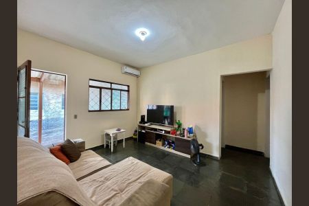 Casa à venda com 180m², 4 quartos e sem vagaSala