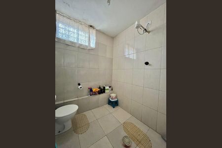 Casa à venda com 180m², 4 quartos e sem vagaBanheiro