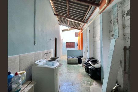 Casa à venda com 180m², 4 quartos e sem vagaÁrea de Serviço