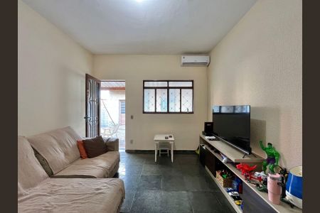 Casa à venda com 180m², 4 quartos e sem vagaSala