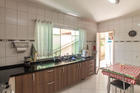 Casa à venda com 230m², 3 quartos e 6 vagas Casa à venda com 230m², 3 quartos e 6 vagasCozinha