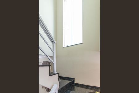 Casa à venda com 230m², 3 quartos e 6 vagas Casa à venda com 230m², 3 quartos e 6 vagasEscada