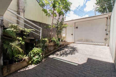 Casa à venda com 230m², 3 quartos e 6 vagas Casa à venda com 230m², 3 quartos e 6 vagasGaragem