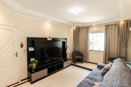 Casa à venda com 230m², 3 quartos e 6 vagas Casa à venda com 230m², 3 quartos e 6 vagasSala