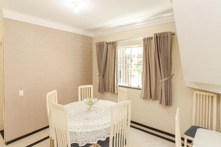 Casa à venda com 230m², 3 quartos e 6 vagas Casa à venda com 230m², 3 quartos e 6 vagasSala de Jantar