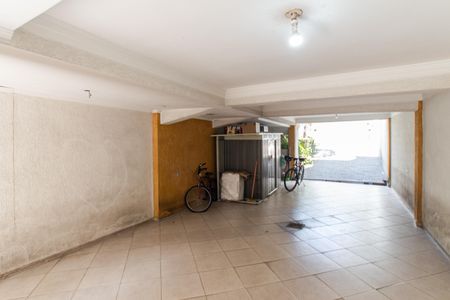 Casa à venda com 230m², 3 quartos e 6 vagas Casa à venda com 230m², 3 quartos e 6 vagasGaragem