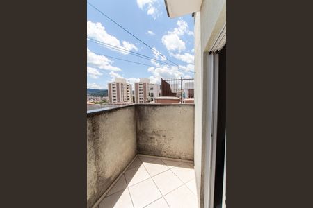 Casa à venda com 230m², 3 quartos e 6 vagas Casa à venda com 230m², 3 quartos e 6 vagasQuarto 2 - Varanda