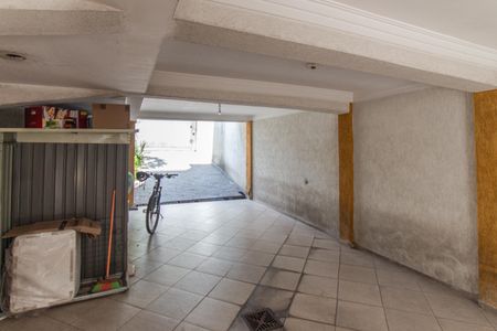 Casa à venda com 230m², 3 quartos e 6 vagas Casa à venda com 230m², 3 quartos e 6 vagasGaragem