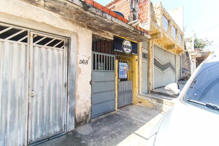 Casa para alugar com 30m², 1 quarto e sem vaga Casa para alugar com 30m², 1 quarto e sem vagaFachada + Placa