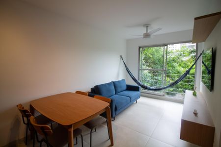 Sala / Sala de Jantar de apartamento para alugar com 1 quarto, 49m² em Cidade Monções, São Paulo