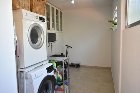 Apartamento à venda com 70m², 2 quartos e 1 vagaÁrea de Serviço