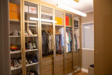 Apartamento à venda com 96m², 3 quartos e 2 vagas Apartamento à venda com 96m², 3 quartos e 2 vagasCloset