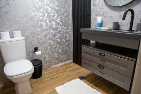 Apartamento à venda com 96m², 3 quartos e 2 vagas Apartamento à venda com 96m², 3 quartos e 2 vagasBanheiro social