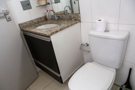 Apartamento à venda com 96m², 3 quartos e 2 vagas Apartamento à venda com 96m², 3 quartos e 2 vagasQuarto 1 - Banheiro
