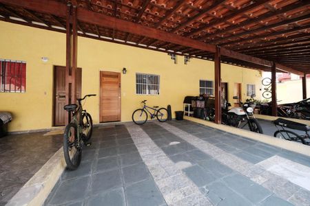 Casa de condomínio à venda com 83m², 2 quartos e 3 vagasÁrea externa