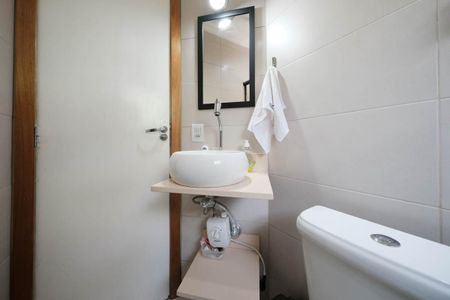Casa de condomínio à venda com 83m², 2 quartos e 3 vagasBanheiro
