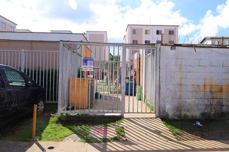 Apartamento para alugar com 32m², 2 quartos e sem vagaPlaca instalada na grade da fachada condomínio - Código da placa: KJFK-556