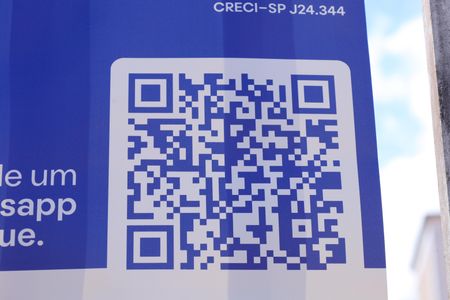 Apartamento para alugar com 32m², 2 quartos e sem vagaPlaca instalada na grade da fachada condomínio - Código da placa: KJFK-556