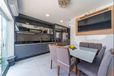 Apartamento à venda com 104m², 2 quartos e 2 vagas Apartamento à venda com 104m², 2 quartos e 2 vagasCozinha