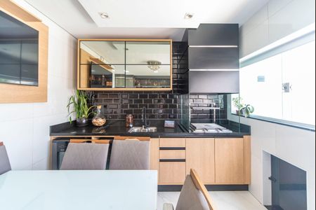 Apartamento à venda com 104m², 2 quartos e 2 vagas Apartamento à venda com 104m², 2 quartos e 2 vagasCozinha e Área Gourmet