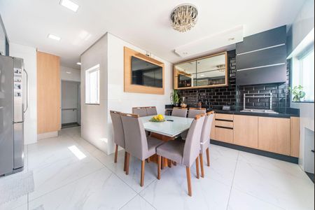 Apartamento à venda com 104m², 2 quartos e 2 vagas Apartamento à venda com 104m², 2 quartos e 2 vagasCozinha e Área Gourmet