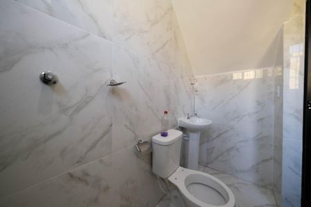 Banheiro de casa para alugar com 1 quarto, 50m² em Vila Ré, São Paulo