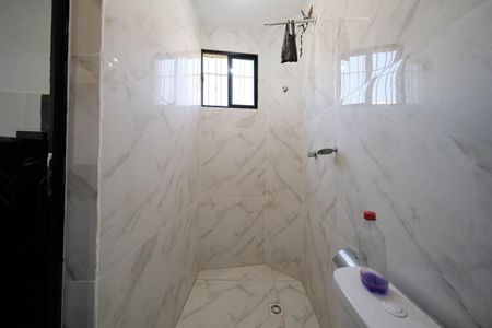 Banheiro de casa para alugar com 1 quarto, 50m² em Vila Ré, São Paulo