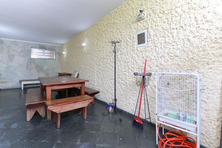 Casa à venda com 198m², 2 quartos e 4 vagas Casa à venda com 198m², 2 quartos e 4 vagasGaragem