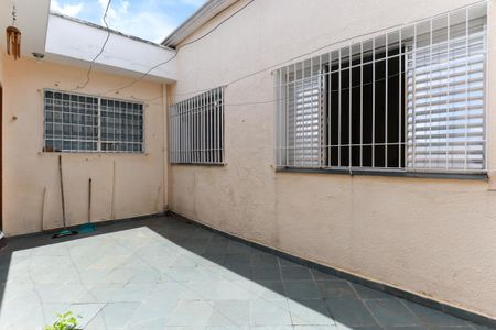 Casa à venda com 198m², 2 quartos e 4 vagas Casa à venda com 198m², 2 quartos e 4 vagasQuintal