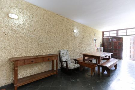 Casa à venda com 198m², 2 quartos e 4 vagas Casa à venda com 198m², 2 quartos e 4 vagasGaragem