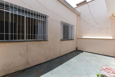 Casa à venda com 198m², 2 quartos e 4 vagas Casa à venda com 198m², 2 quartos e 4 vagasQuintal