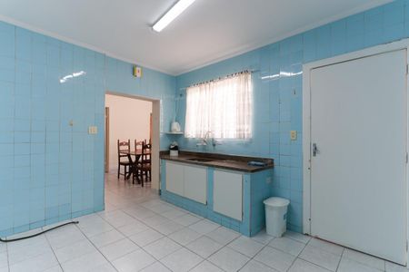 Casa à venda com 198m², 2 quartos e 4 vagas Casa à venda com 198m², 2 quartos e 4 vagasCozinha