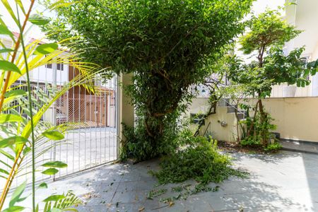 Casa à venda com 198m², 2 quartos e 4 vagas Casa à venda com 198m², 2 quartos e 4 vagasEntrada