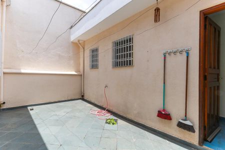 Casa à venda com 198m², 2 quartos e 4 vagas Casa à venda com 198m², 2 quartos e 4 vagasQuintal