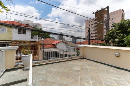 Casa à venda com 198m², 2 quartos e 4 vagas Casa à venda com 198m², 2 quartos e 4 vagasTerraço