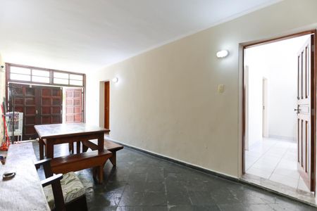 Casa à venda com 198m², 2 quartos e 4 vagas Casa à venda com 198m², 2 quartos e 4 vagasGaragem