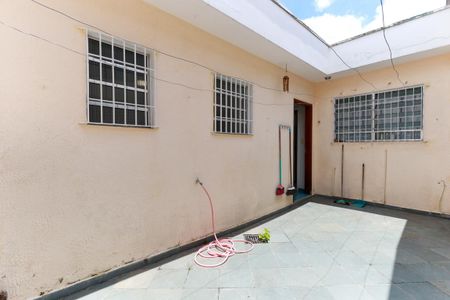Casa à venda com 198m², 2 quartos e 4 vagas Casa à venda com 198m², 2 quartos e 4 vagasQuintal