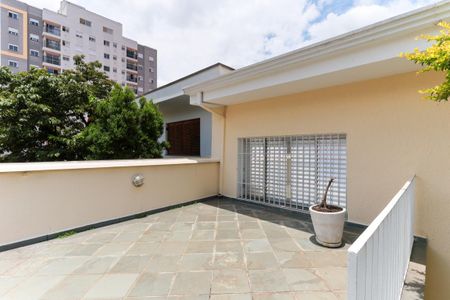 Casa à venda com 198m², 2 quartos e 4 vagas Casa à venda com 198m², 2 quartos e 4 vagasTerraço