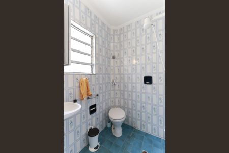 Casa à venda com 198m², 2 quartos e 4 vagas Casa à venda com 198m², 2 quartos e 4 vagasBanheiro de serviço