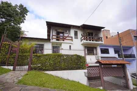 Casa para alugar com 202m², 3 quartos e 2 vagas Casa para alugar com 202m², 3 quartos e 2 vagasFachada